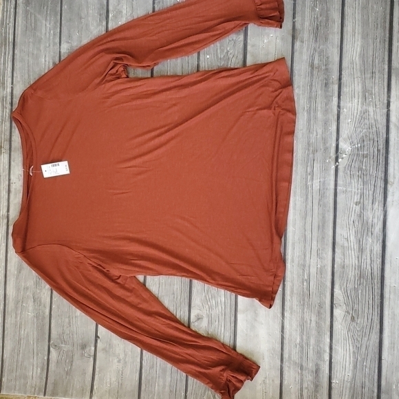 NWT Maurices Long Sleeve T-Shirt/Tunic With Ruffle Hem Sleeves Size 0 - Picture 1 of 4